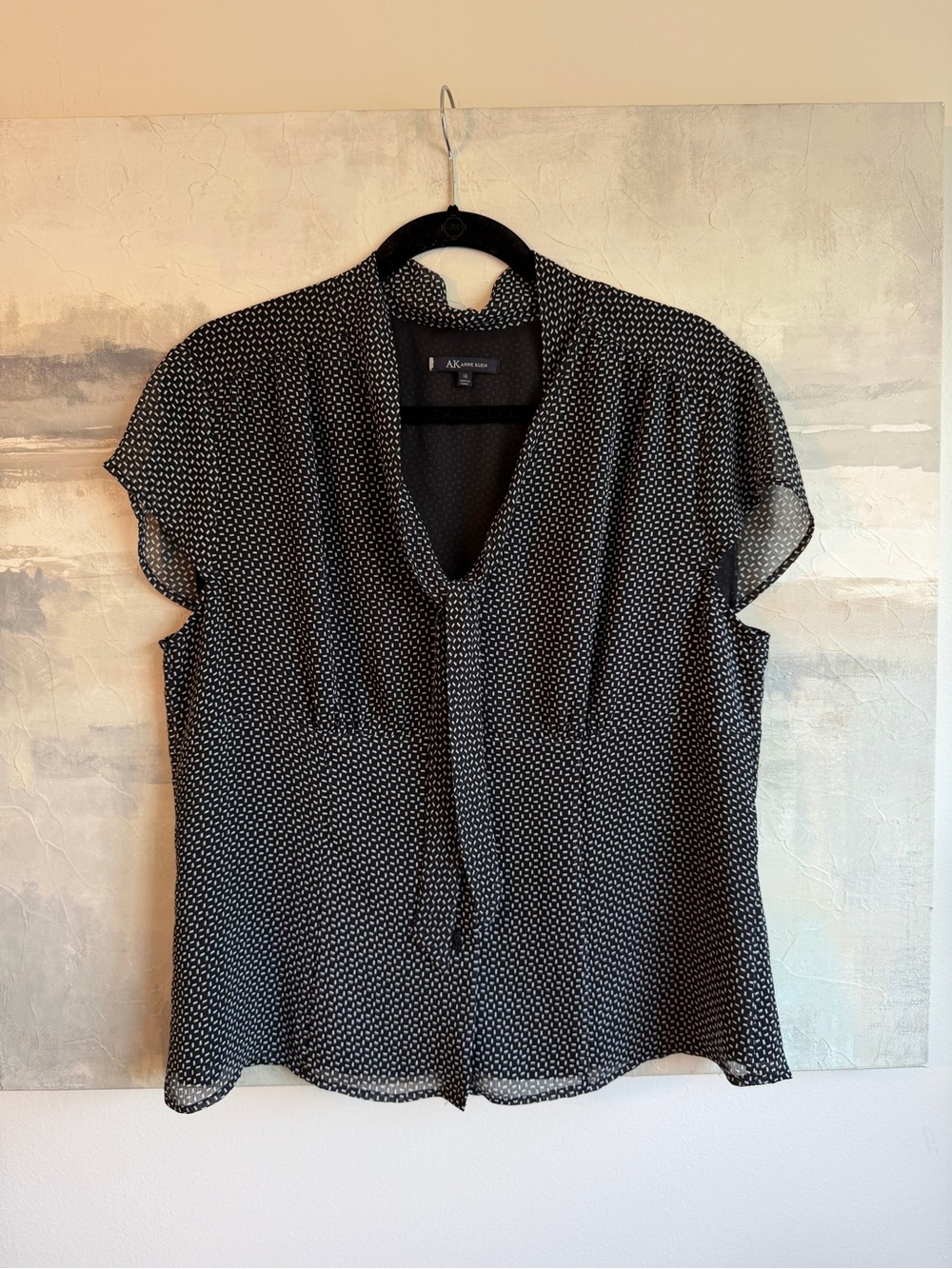 AK Anne Klein Black White Geometric Print Tie Neck Sheer Blouse Size 14 L/XL